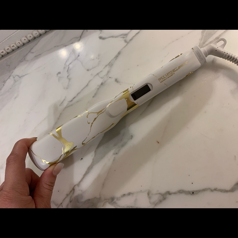 Paul Mitchel 1.25” flat iron